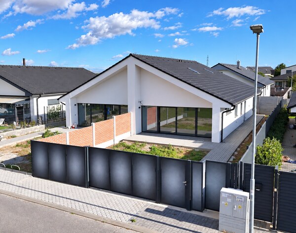 NOVOSTAVBA RODINNÉHO DOMU + OBYTNÉ PODKROVIE- úžitková plocha 136 m2