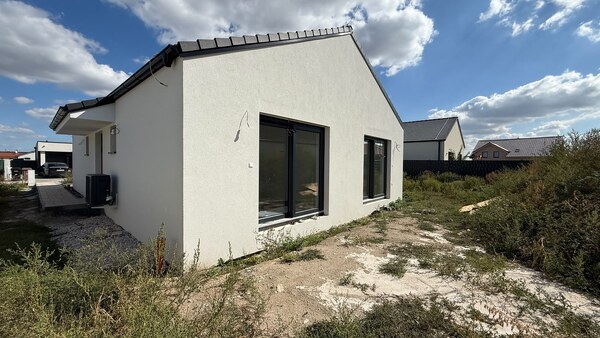 MODERNÝ 4-IZBOVÝ RODINNÝ DOM V SENCI | 116,52 m² | POZEMOK 561 m²