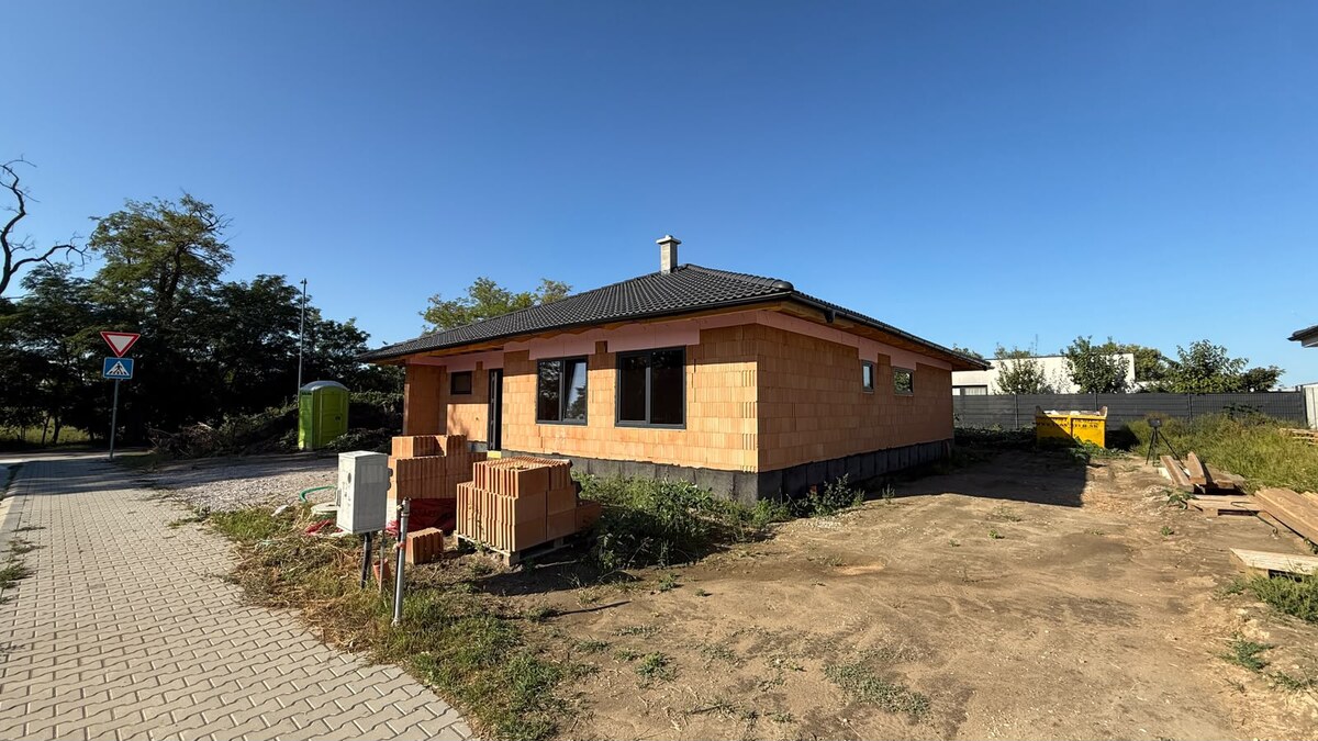 MODERNÝ 4-IZBOVÝ RD V BERNOLÁKOVE – HÁJNA ULICA