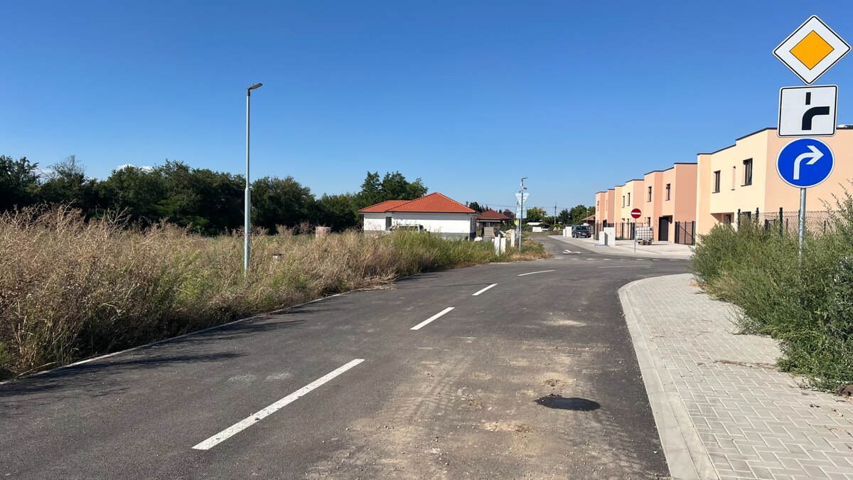 NOVY SVET - SKOLAUDOVANÝ rodinný dom s terasou a parkovaním — foto 34