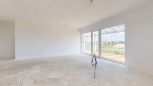 NOVY SVET - SKOLAUDOVANÝ rodinný dom s terasou a parkovaním — foto 14