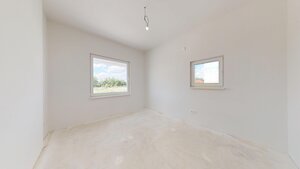 NOVY SVET - SKOLAUDOVANÝ rodinný dom s terasou a parkovaním — foto 18