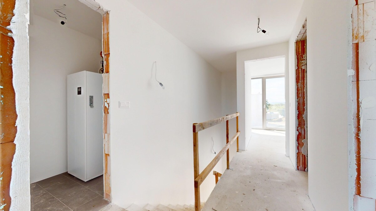 KRÁĽOVÁ PRI SENCI – SKOLAUDOVANÁ novostavba 4-izbového RD, záhrada 167 — foto 14