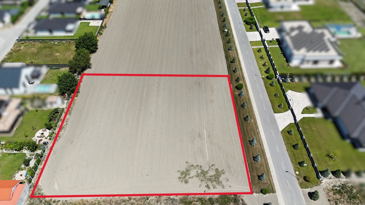 Stavebný pozemok na predaj – Kvetoslavov, 2 500 m² - súkromná ulica — foto 2