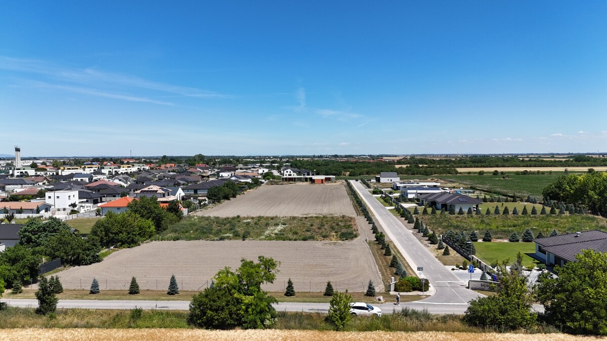 Stavebný pozemok na predaj – Kvetoslavov, 2 500 m² - súkromná ulica — foto 3