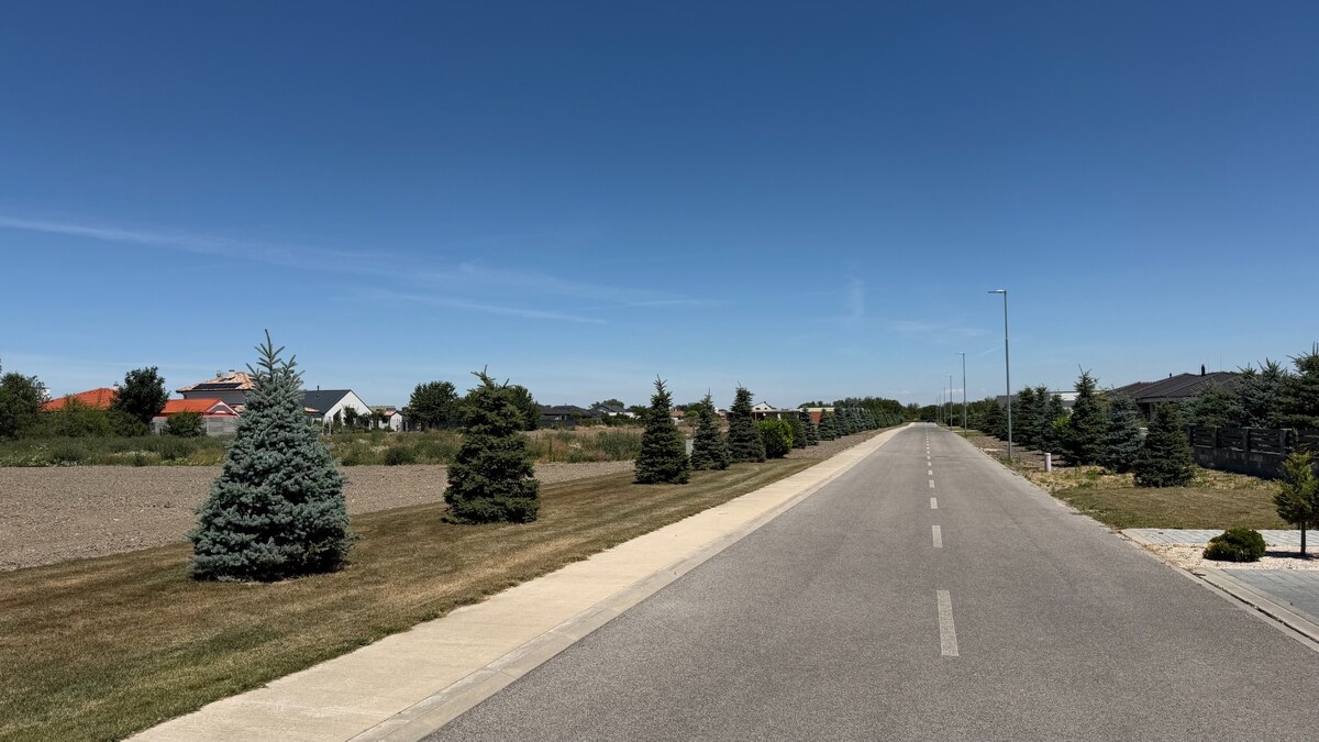 Stavebný pozemok na predaj – Kvetoslavov, 2 500 m² - súkromná ulica — foto 4