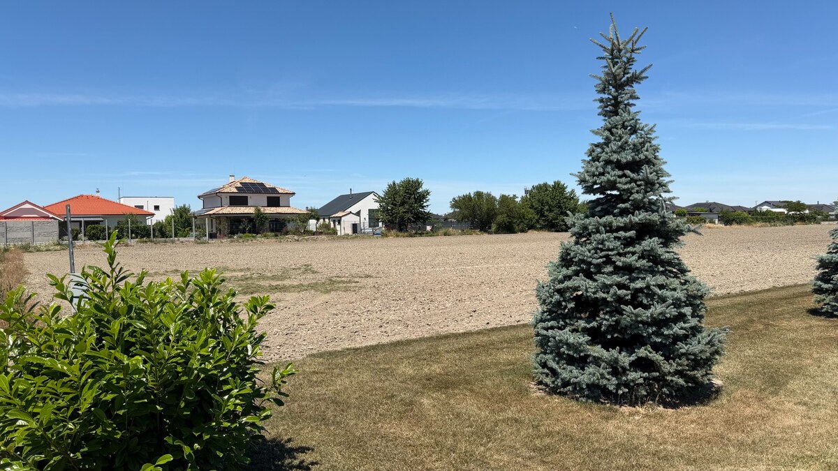 Stavebný pozemok na predaj – Kvetoslavov, 2 500 m² - súkromná ulica — foto 5