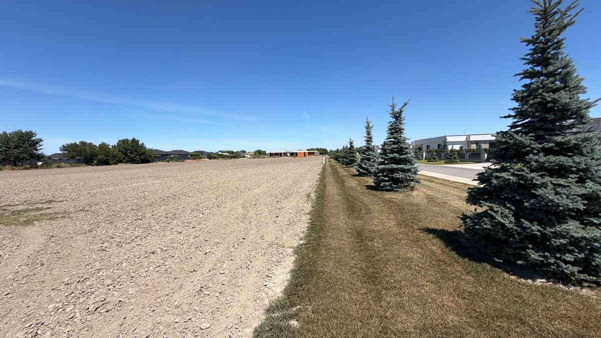 Stavebný pozemok na predaj – Kvetoslavov, 2 500 m² - súkromná ulica — foto 7