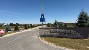 Stavebný pozemok na predaj – Kvetoslavov, 2 500 m² - súkromná ulica — foto 1