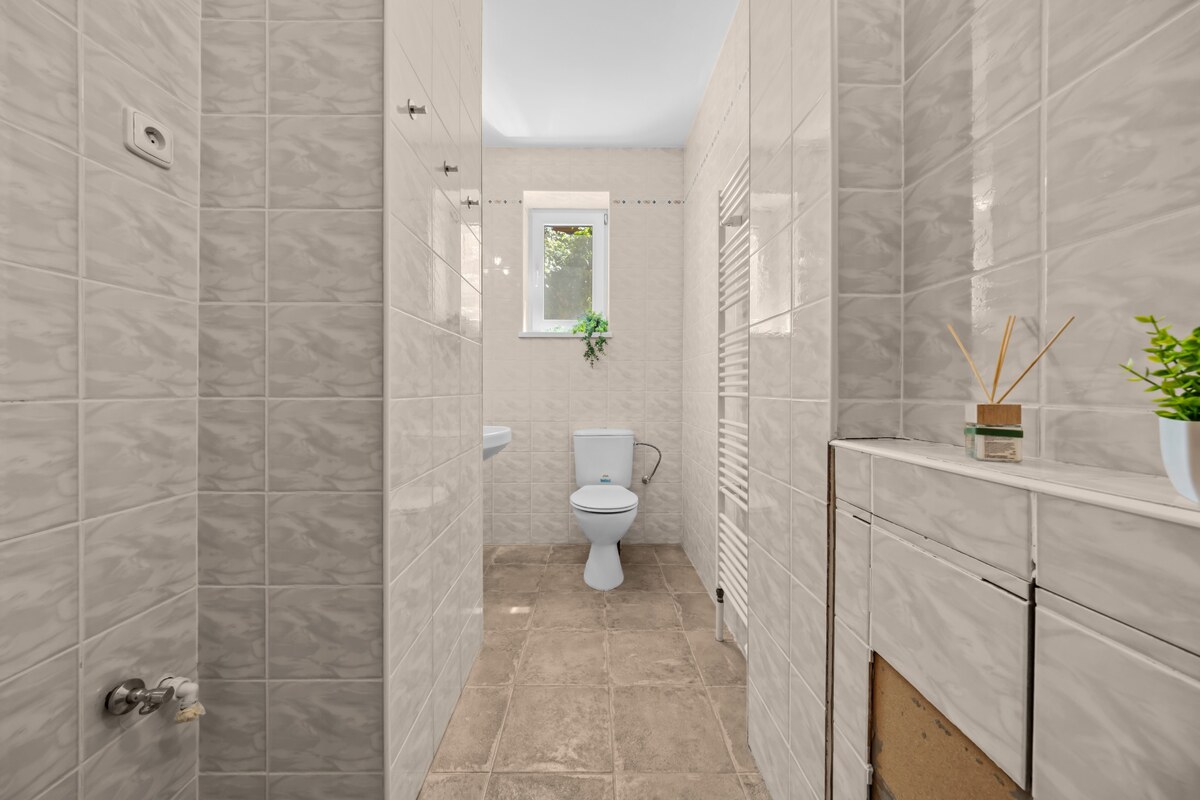 4-IZBOVÝ BYT S TERASOU V EXKLUZÍVNEJ VILE | KARLOVA VES — foto 10