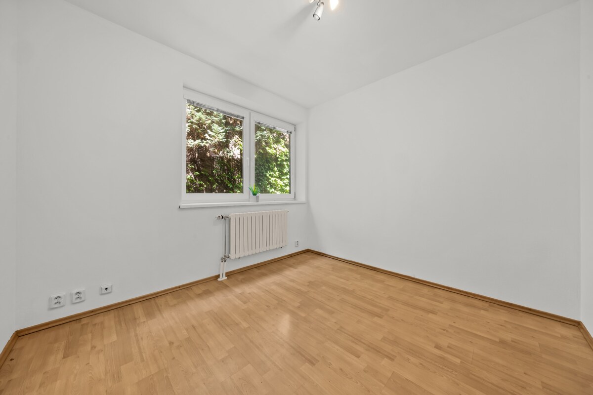4-IZBOVÝ BYT S TERASOU V EXKLUZÍVNEJ VILE | KARLOVA VES — foto 15