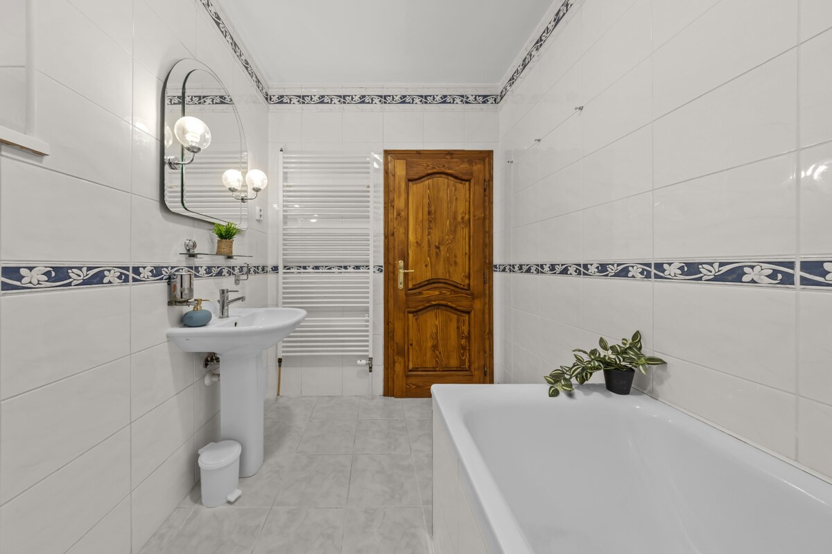 4-IZBOVÝ BYT S TERASOU V EXKLUZÍVNEJ VILE | KARLOVA VES — foto 18