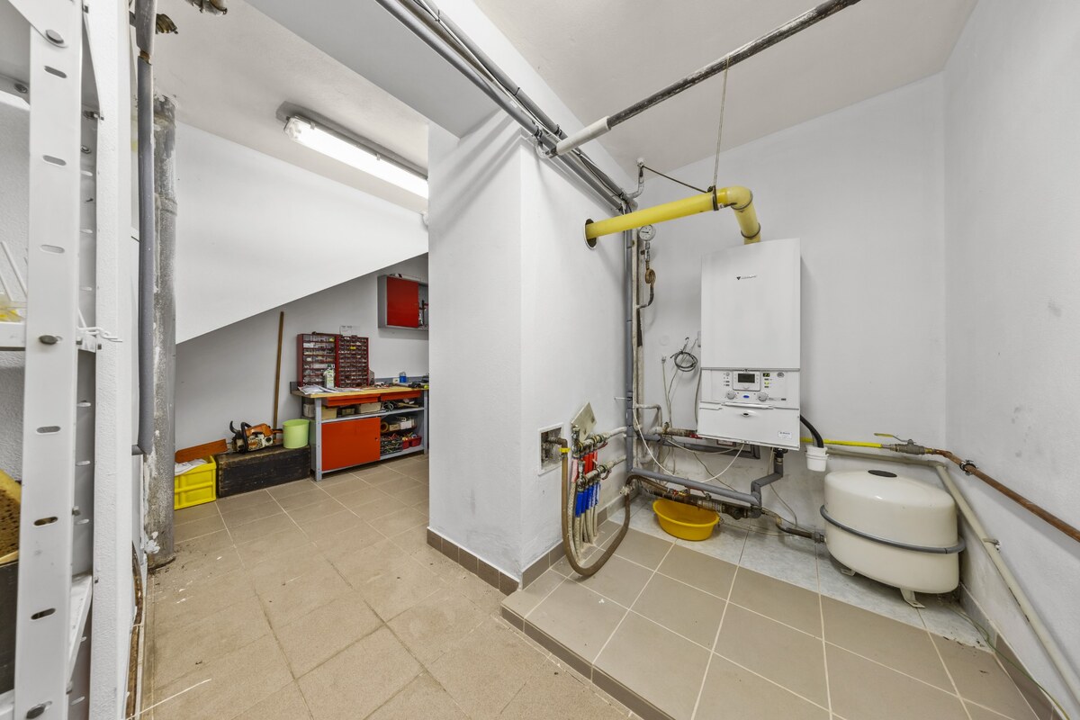 4-IZBOVÝ BYT S TERASOU V EXKLUZÍVNEJ VILE | KARLOVA VES — foto 26