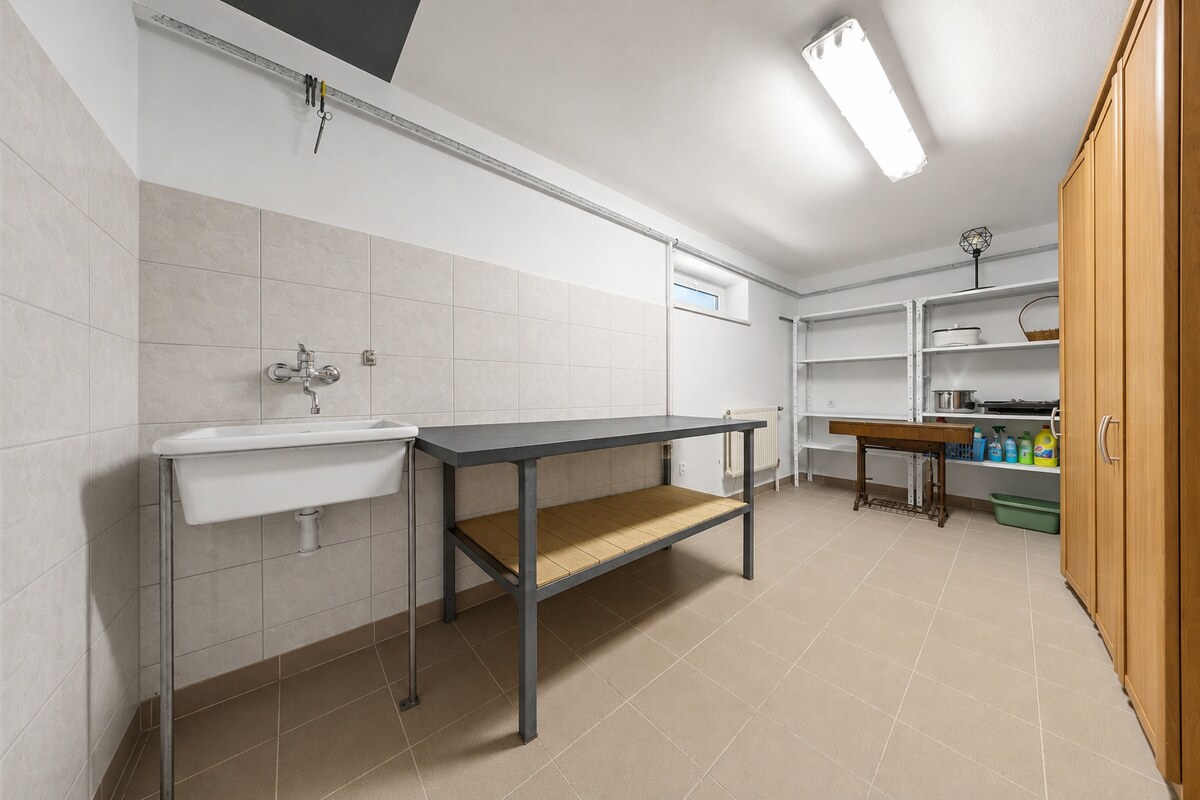 4-IZBOVÝ BYT S TERASOU V EXKLUZÍVNEJ VILE | KARLOVA VES — foto 28