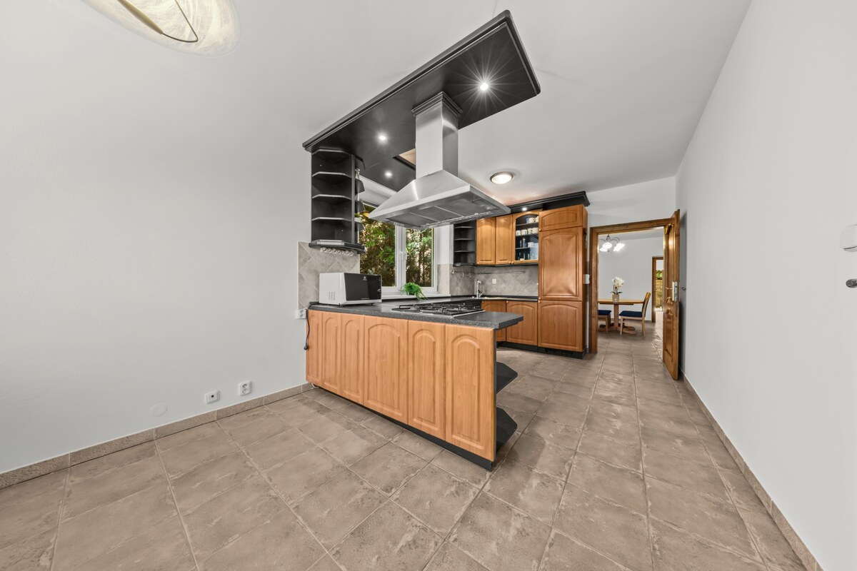4-IZBOVÝ BYT S TERASOU V EXKLUZÍVNEJ VILE | KARLOVA VES — foto 6