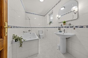 4-IZBOVÝ BYT S TERASOU V EXKLUZÍVNEJ VILE | KARLOVA VES — foto 17