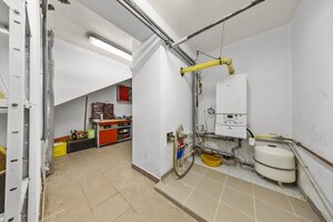 4-IZBOVÝ BYT S TERASOU V EXKLUZÍVNEJ VILE | KARLOVA VES — foto 26