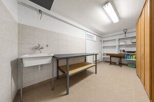 4-IZBOVÝ BYT S TERASOU V EXKLUZÍVNEJ VILE | KARLOVA VES — foto 28