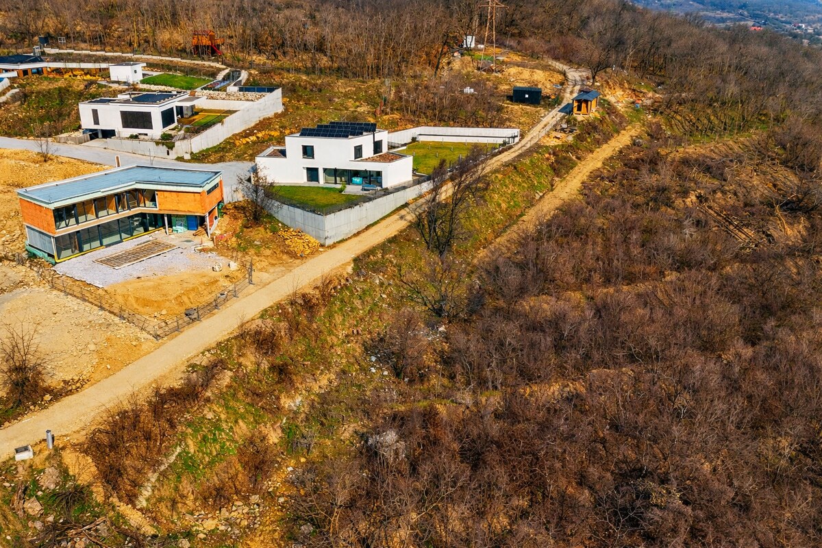 AHOJ BRIEŽKY | VÝNIMOČNÉ BÝVANIE NA ROZHRANÍ MESTA A PRÍRODY — foto 3