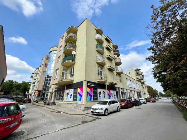 GA/CENTRUM - Veľký obchodný priestor o výmere 337m2 s parkovaním