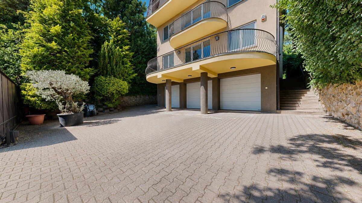 KARLOVA VES- Vila s investičným potenciálom a tromi samostatnými bytmi — foto 40
