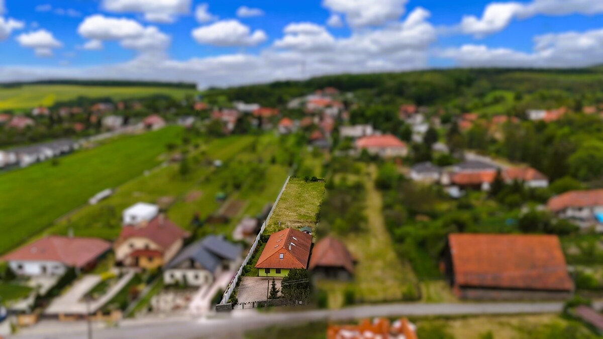 ČARADICE-Priestranný 5izbový dom s veľkou záhradou a pozemkom 1555m2 — foto 39