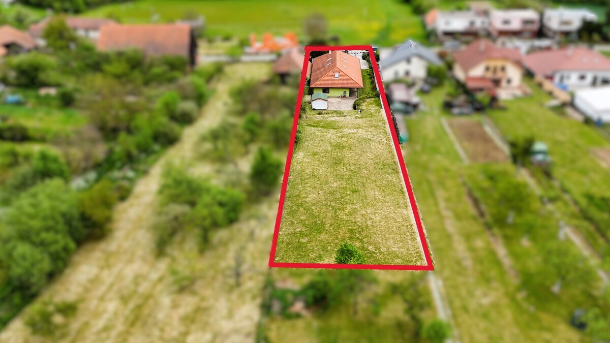 ČARADICE-Priestranný 5izbový dom s veľkou záhradou a pozemkom 1555m2 — foto 40