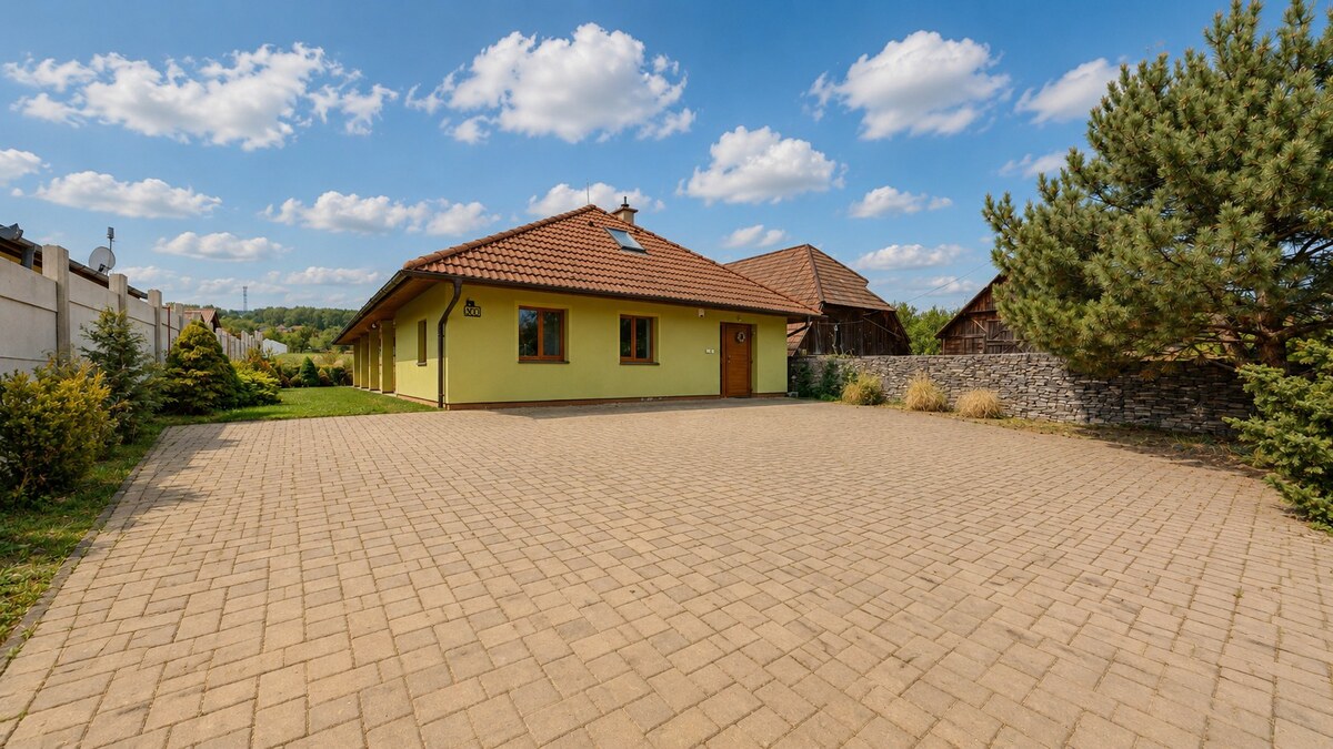 ČARADICE-Priestranný 5izbový dom s veľkou záhradou a pozemkom 1555m2 — foto 9