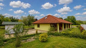 ČARADICE-Priestranný 5izbový dom s veľkou záhradou a pozemkom 1555m2 — foto 1
