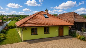ČARADICE-Priestranný 5izbový dom s veľkou záhradou a pozemkom 1555m2 — foto 10
