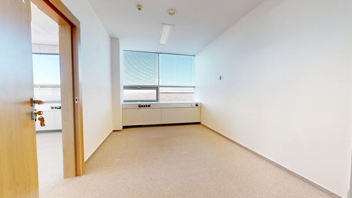Krásne moderné kancelárie WESTEND TOWER, Dúbravská cesta BA IV. — foto 18
