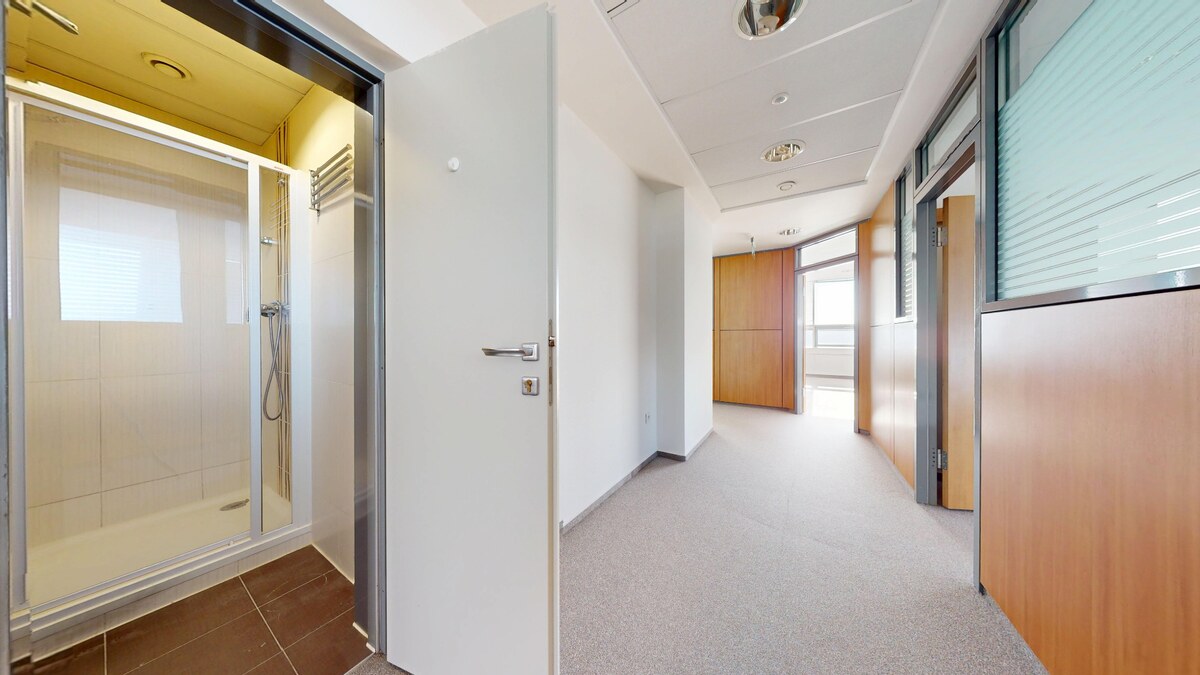 Krásne moderné kancelárie WESTEND TOWER, Dúbravská cesta BA IV. — foto 5
