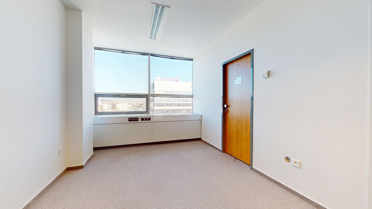 Krásne moderné kancelárie WESTEND TOWER, Dúbravská cesta BA IV. — foto 9