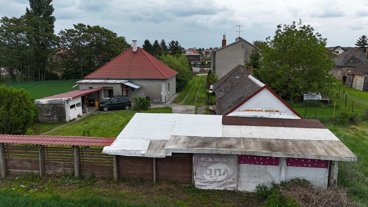 Veľký priestranný pozemok o rozlohe 7445 m2, Jelka — foto 3