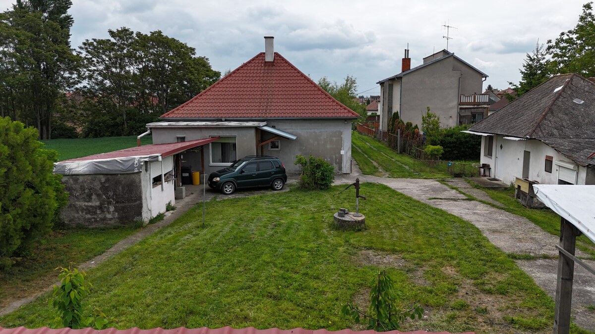 Veľký priestranný pozemok o rozlohe 7445 m2 s RD, Jelka — foto 6