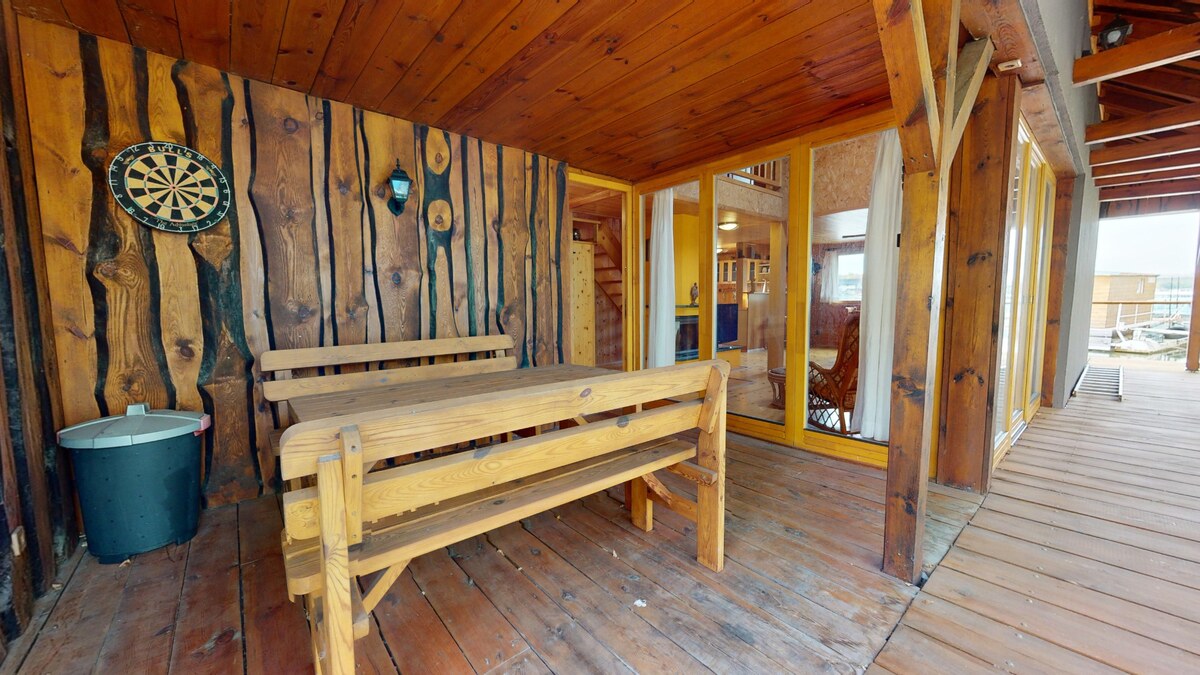 Výnimočný prenájom hausbótu na Jaroveckom ramene – bývanie na vode — foto 22