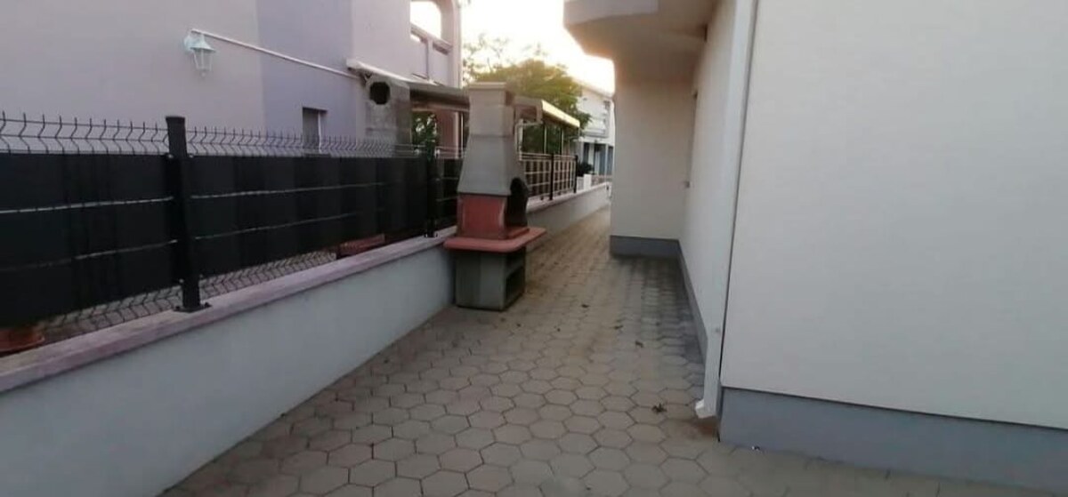 HR/Ostrov VIR- Predaj 2 zariadených apartmánov za cenu 1 - 95m2 — foto 21