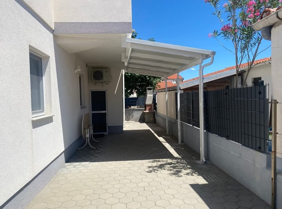 HR/Ostrov VIR- Predaj 2 zariadených apartmánov za cenu 1 - 95m2 — foto 23