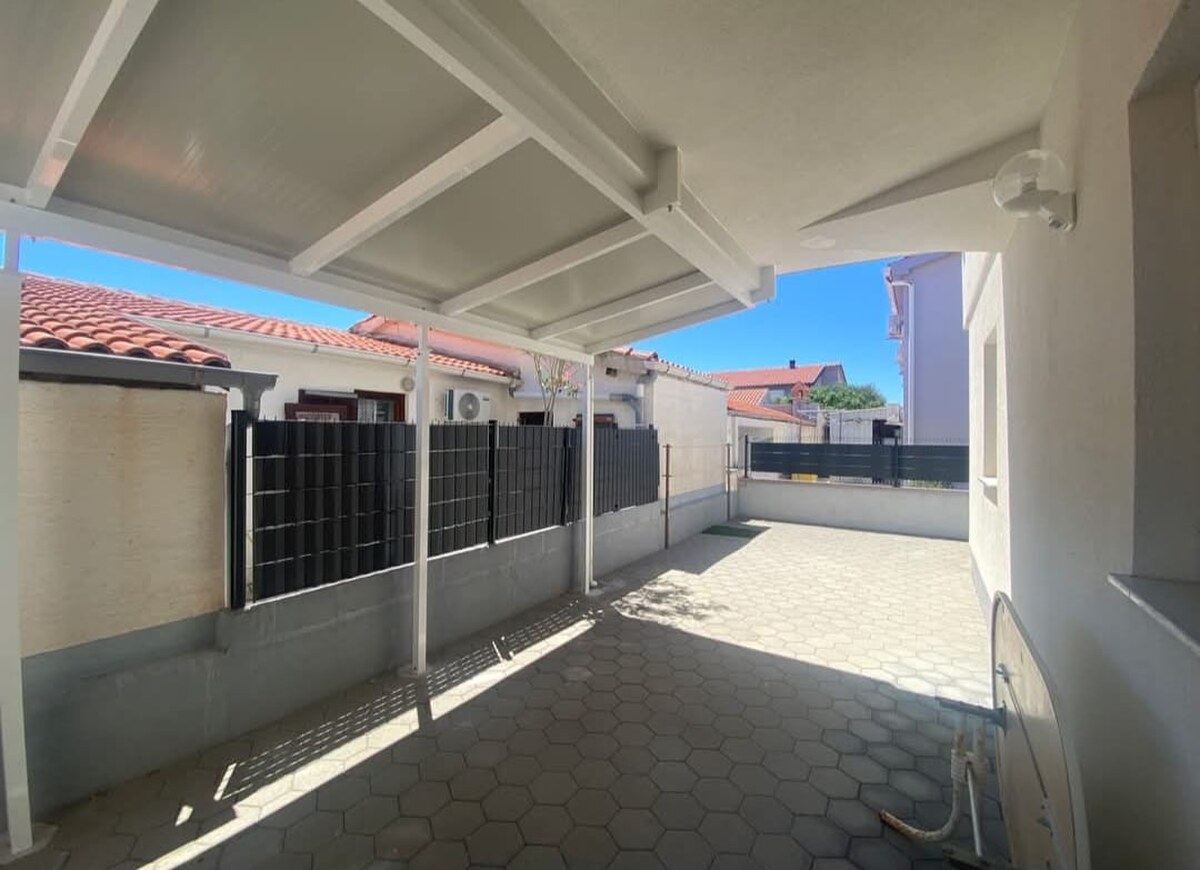HR/Ostrov VIR- Predaj 2 zariadených apartmánov za cenu 1 - 95m2 — foto 26