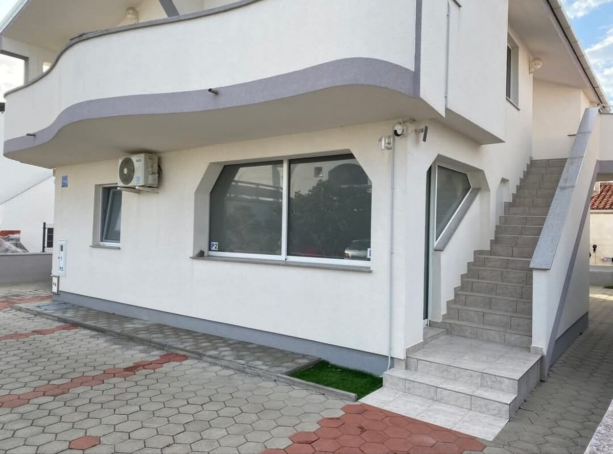 HR/Ostrov VIR- Predaj 2 zariadených apartmánov za cenu 1 - 95m2 — foto 4