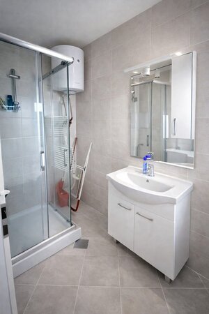 HR/Ostrov VIR- Predaj 2 zariadených apartmánov za cenu 1 - 95m2 — foto 16