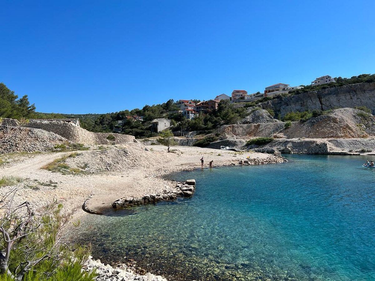 CHORVATSKO/BRAČ - Stavebný pozemok 150m od krásnej pláže