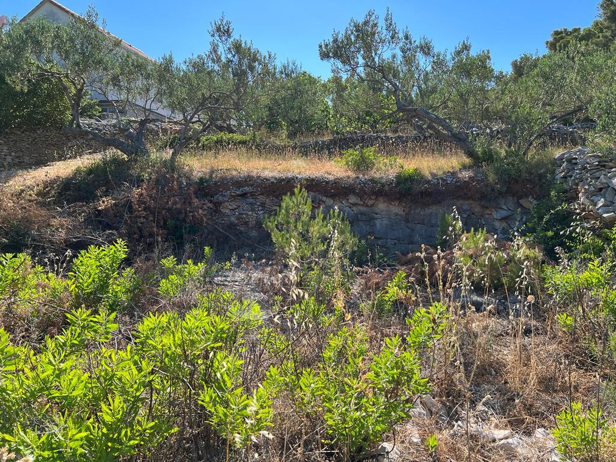 CHORVATSKO/BRAČ - Stavebný pozemok 150m od krásnej pláže — foto 9