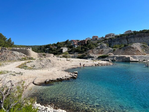 CHORVATSKO/BRAČ - Stavebný pozemok 150m od krásnej pláže