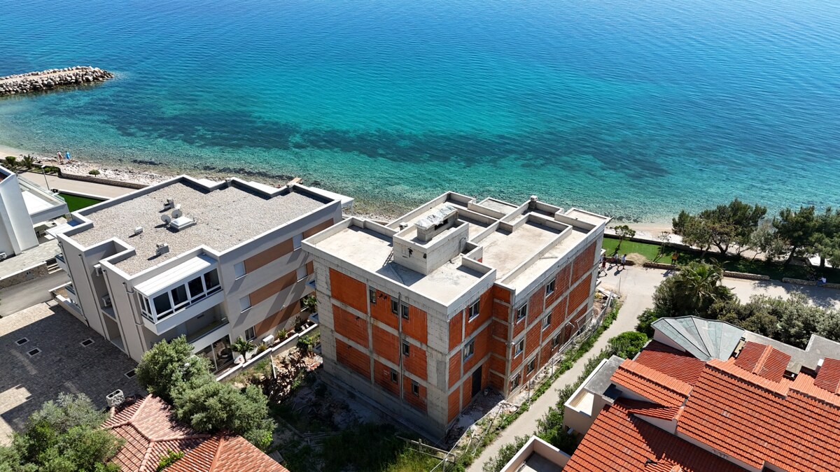 HR/PAG/MANDRE- Predaj luxusných apartmánov s terasami priamo na pláži — foto 2