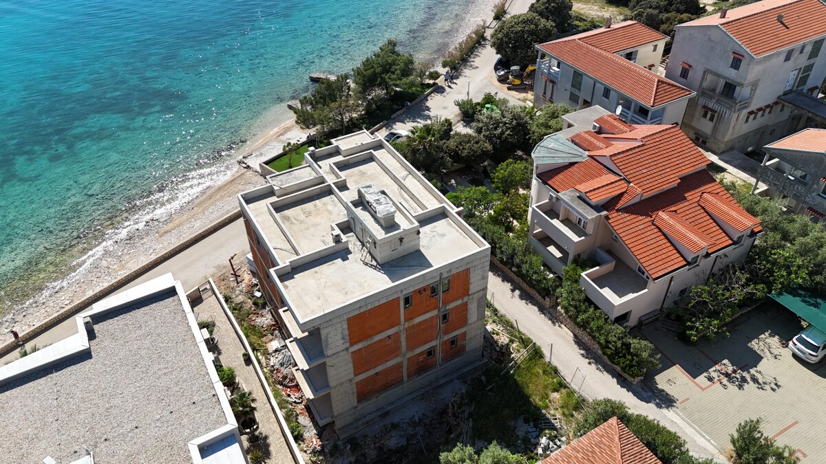 HR/PAG/MANDRE- Predaj luxusných apartmánov s terasami priamo na pláži — foto 7