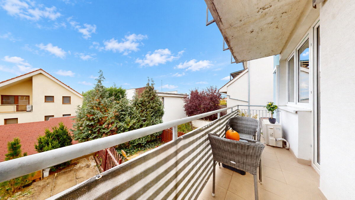 VEĽKORYSÝ 3-izb. byt (97m²) s balkónom, 2 pivnicami a 2x garáž. státím — foto 15