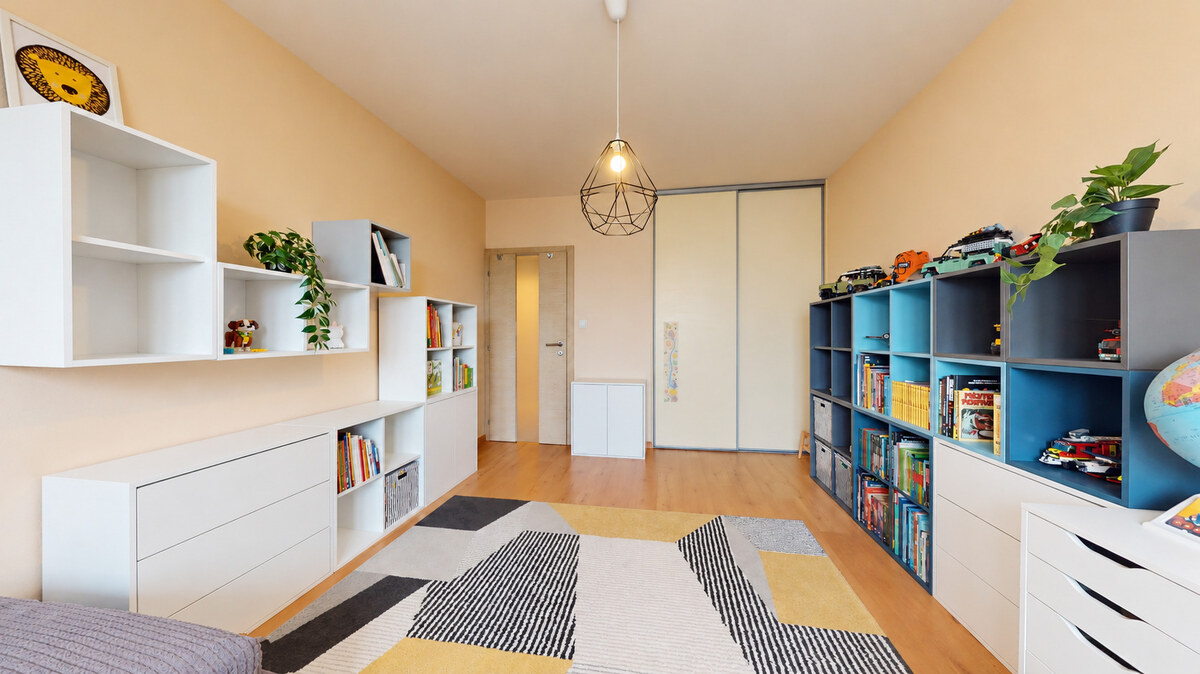 VEĽKORYSÝ 3-izb. byt (97m²) s balkónom, 2 pivnicami a 2x garáž. státím — foto 17