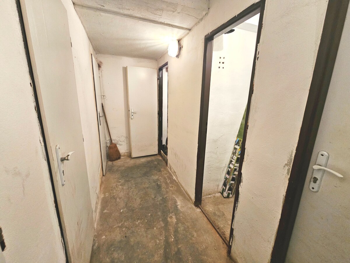 VEĽKORYSÝ 3-izb. byt (97m²) s balkónom, 2 pivnicami a 2x garáž. státím — foto 28