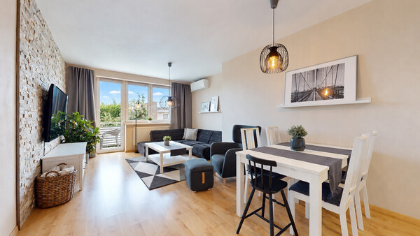 VEĽKORYSÝ 3-izb. byt (97m²) s balkónom, 2 pivnicami a 2x garáž. státím